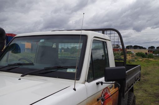 ANTENNA SUITS SNORKEL FITTED ON DRIVERS SIDE